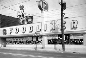 Exterior of a grocery store with the sign "IGA Foodliner"