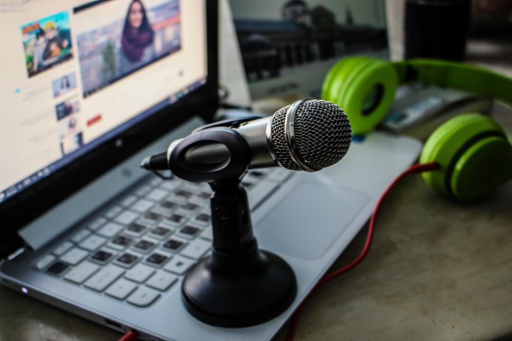 Image of a microphone of top of a laptop