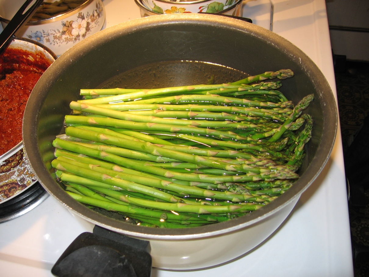 a pot full of asparagus