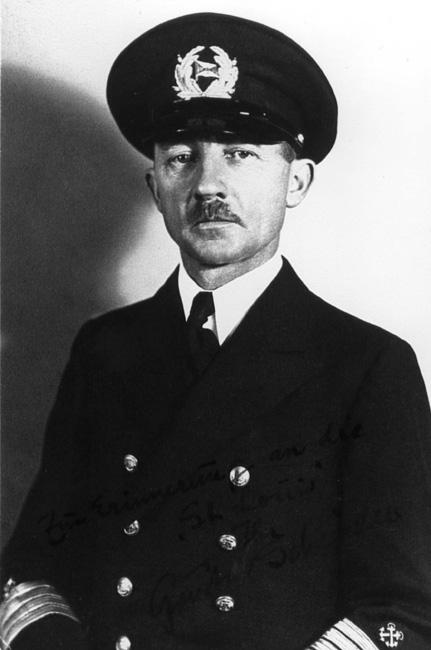 Portrait of Captain Gustav Schröder in uniform.