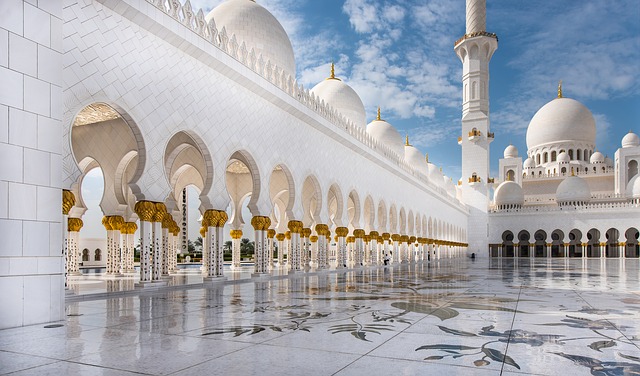 mosque in Abu Dhabi with ornate covered walkway and glossy tiles