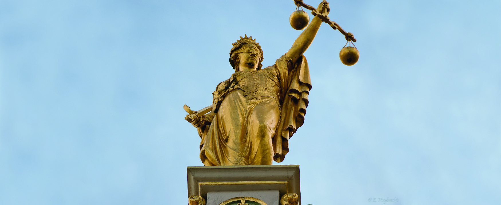 A photo of a statue depicting the figure of Justice.