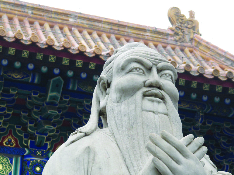 A photo of a statue depicting Confucius that is in front of the Confucius Temple.