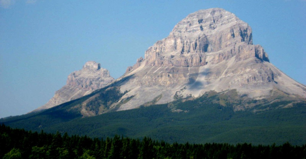 Figure 21.1 Crowsnest Mountain in the southern Alberta Rockies is made up of Paleozoic rocks that were uplifted by continental convergence during the Mesozoic, and then eroded by glaciation during the Cenozoic [SE]