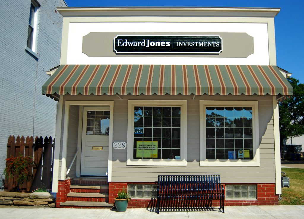 Image of an Edward Jones Investments storefront