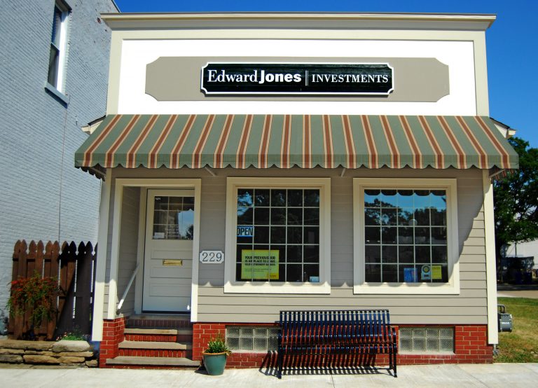 5.1 Communication and Case in Point Edward Jones Communicates Caring
