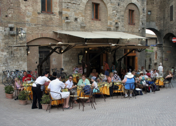 people sitting in an outdoor Tuscan cafe for lunch.