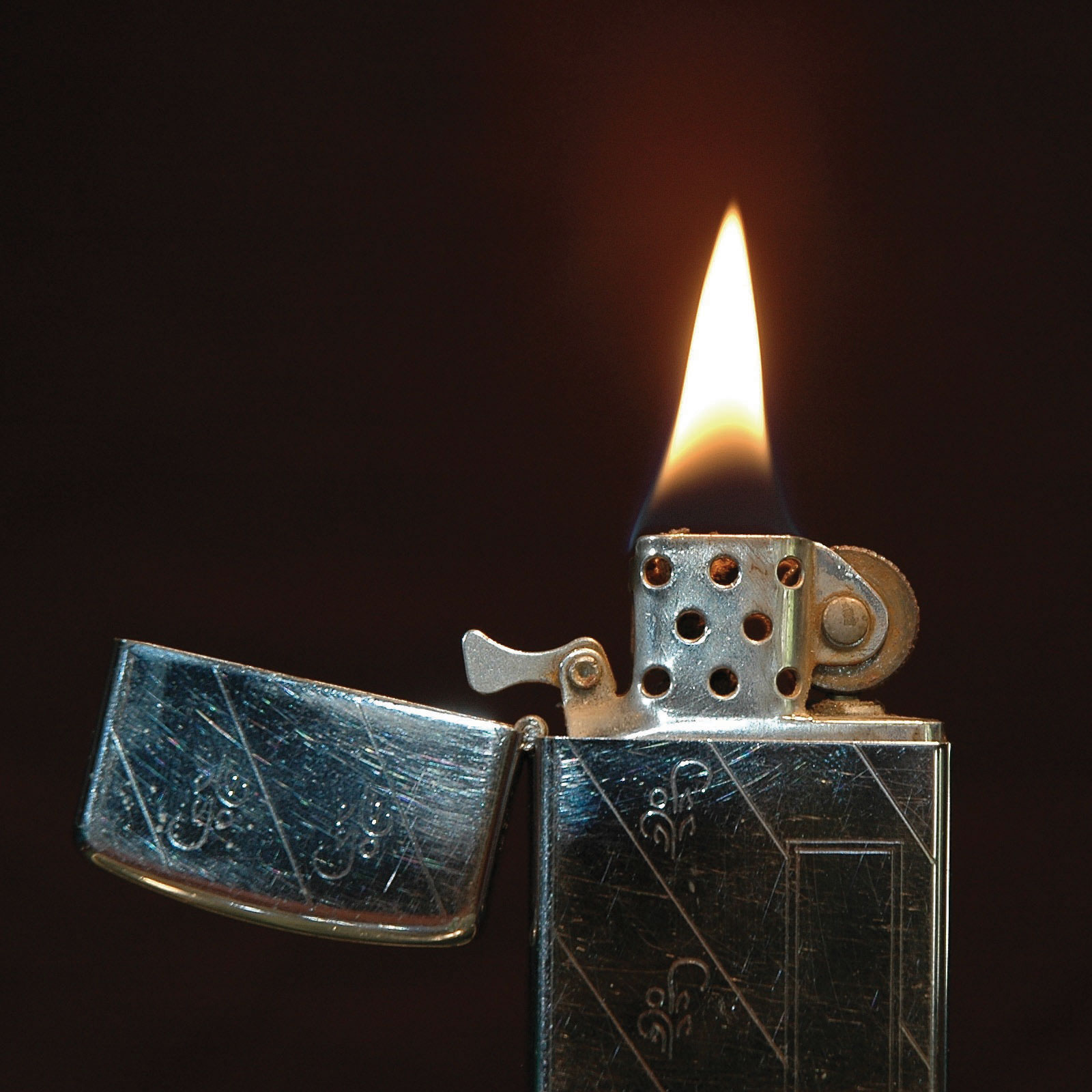 Lighter child. Zippo в молодости. Гаврила зиппо. Первая зажигалка Zippo. Рентген зажигалки зиппо.