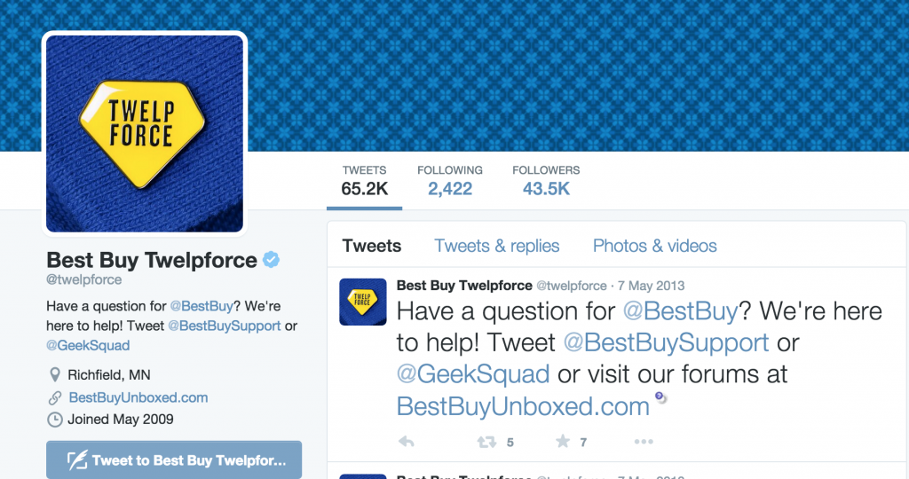 Page d’accueil du Twitter de Best Buy Twelpforce. Un tweet lit : « Have a question for @BestBuy? We’re here to help! Tweet @BestBuySupport or @GeekSquad or visit our forums at BestBuyUnboxed.com ».