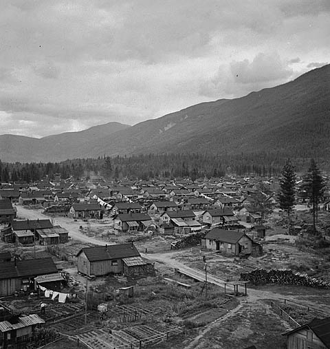https://commons.wikimedia.org/wiki/Category:Internment_of_Japanese-Canadians#mediaviewer/File:Japanese_internment_camp_in_British_Columbia.jpg