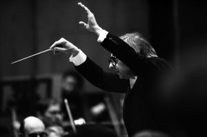 Andre Previn conducting the Los Angeles Philharmonic