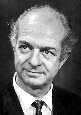 A photograph of Linus Pauling is shown.