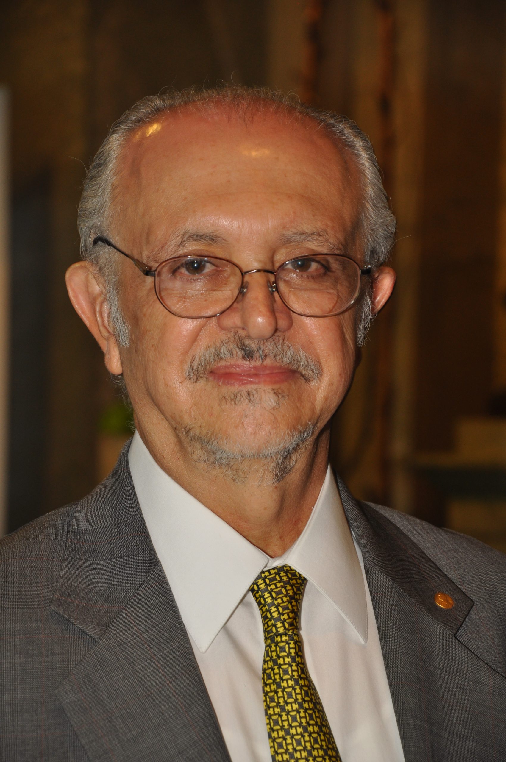 A portrait of Dr. Mario J. Molina