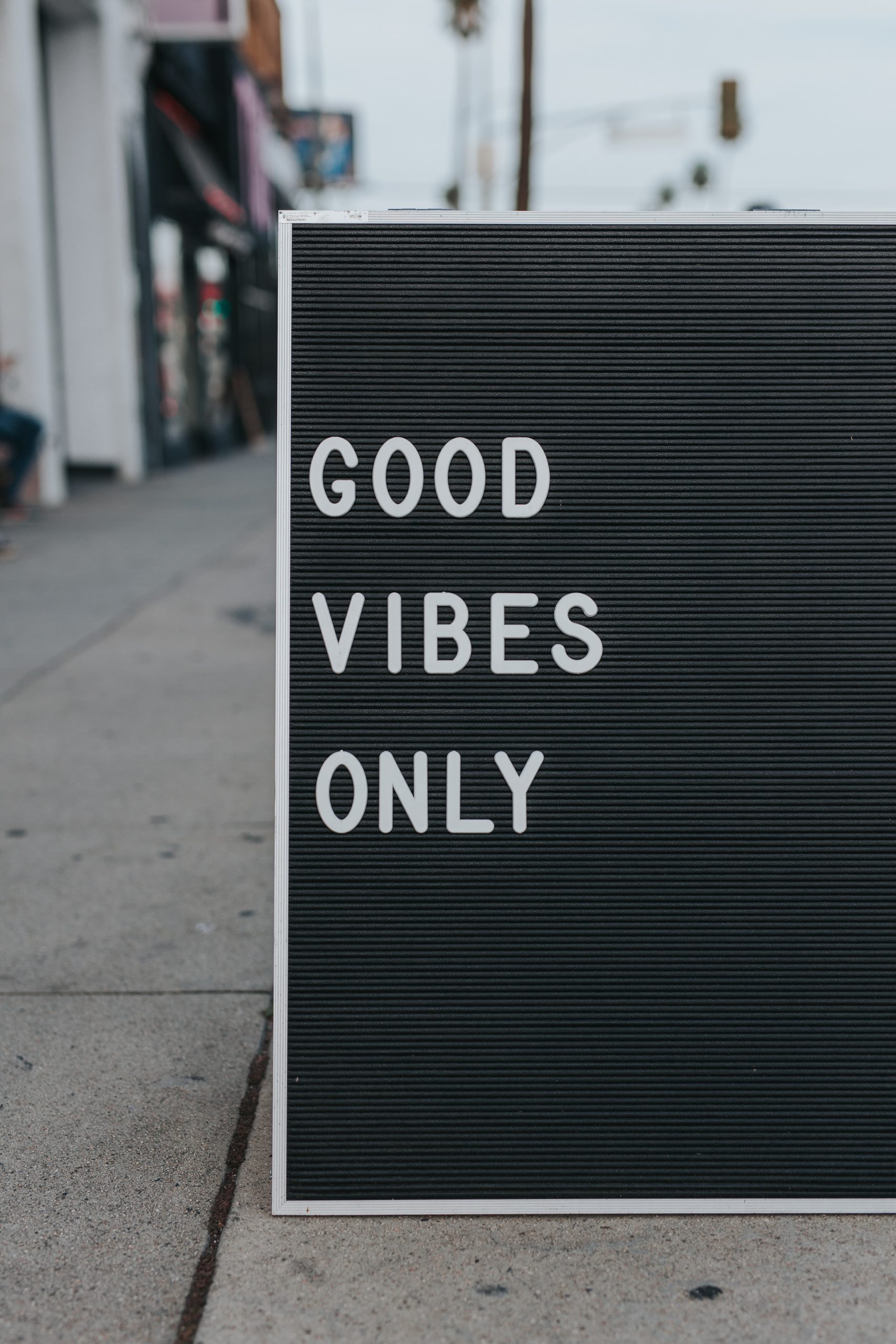 Sign with the words :Good Vibes Only.&quot;