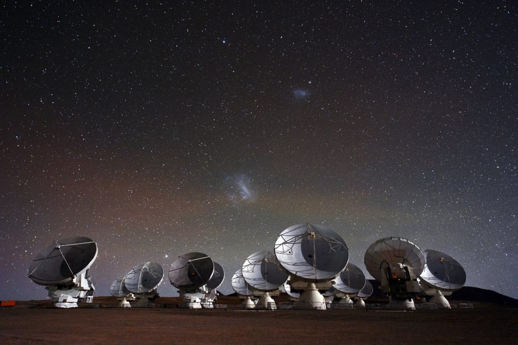 The Atacama Large Millimeter/submillimeter Array (ALMA), showing the telescope’s antennas under a breathtaking starry night sky.
