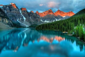 A lake near some mountains