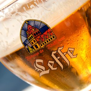 Leffe Ett Välkänt Belgiskt Märke Premiumöl Från Belgien Leffes Kloster –  Redaktionell stockfoto © Pecold #639897304