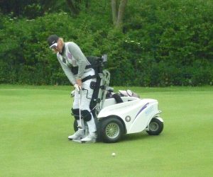 Monique Kalkman using assistive technology to golf